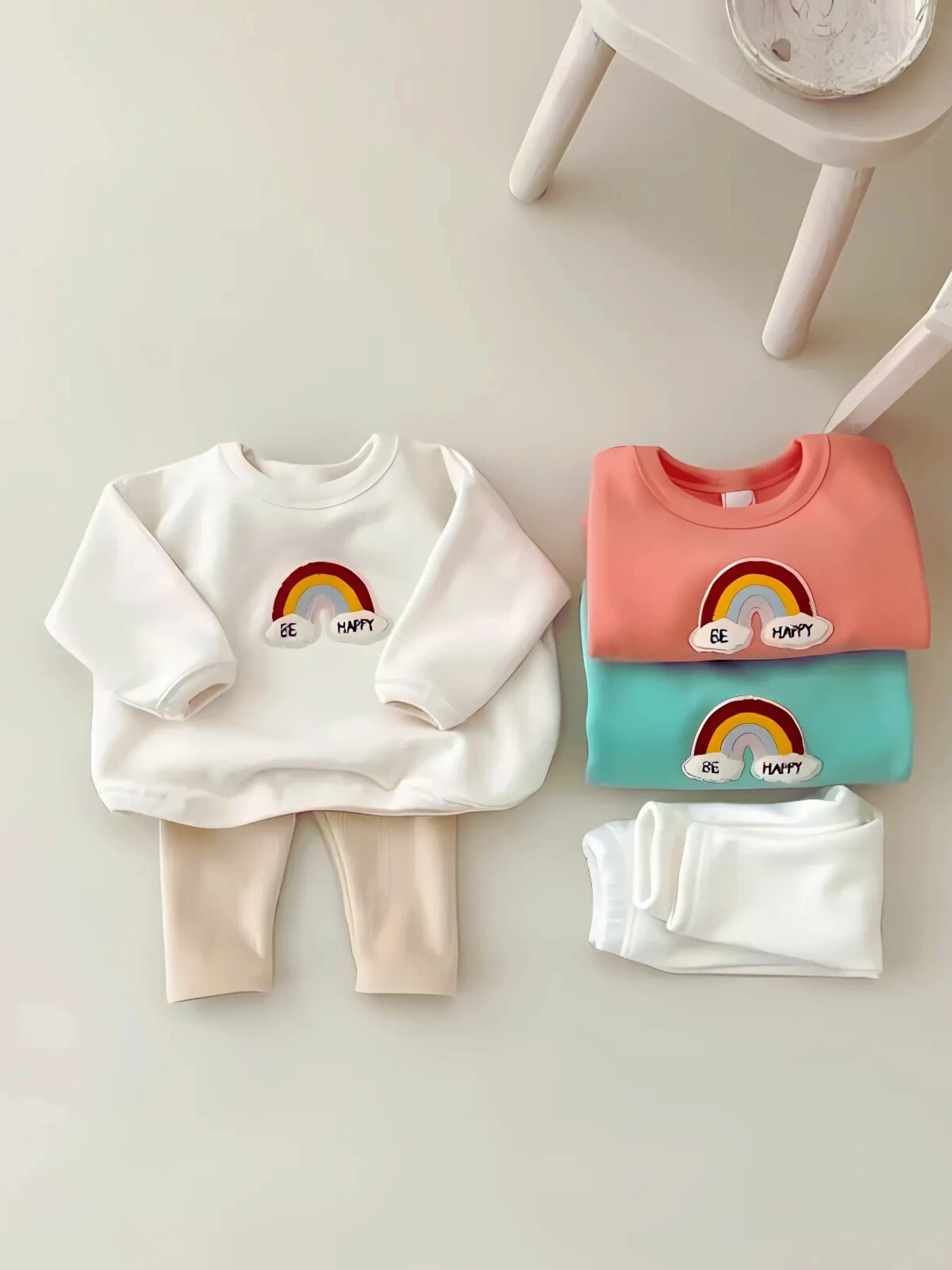 Bonne Humeur & Tenue Confort au Quotidien | L'Ensemble Sweat & Pantalon Motif Arc-en-Ciel "Be Happy"