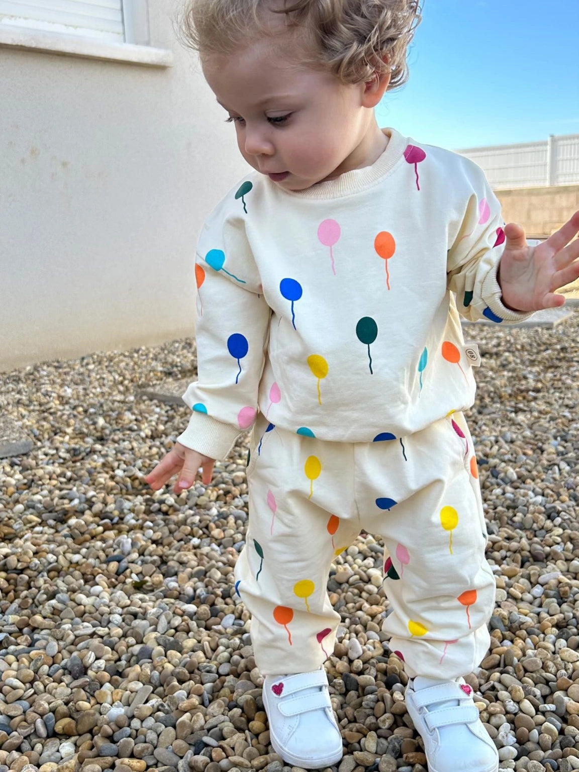 Motifs Ludiques & Tenue Confort au Quotidien - L'Ensemble Sweat & Pantalon Ballons Multicolores