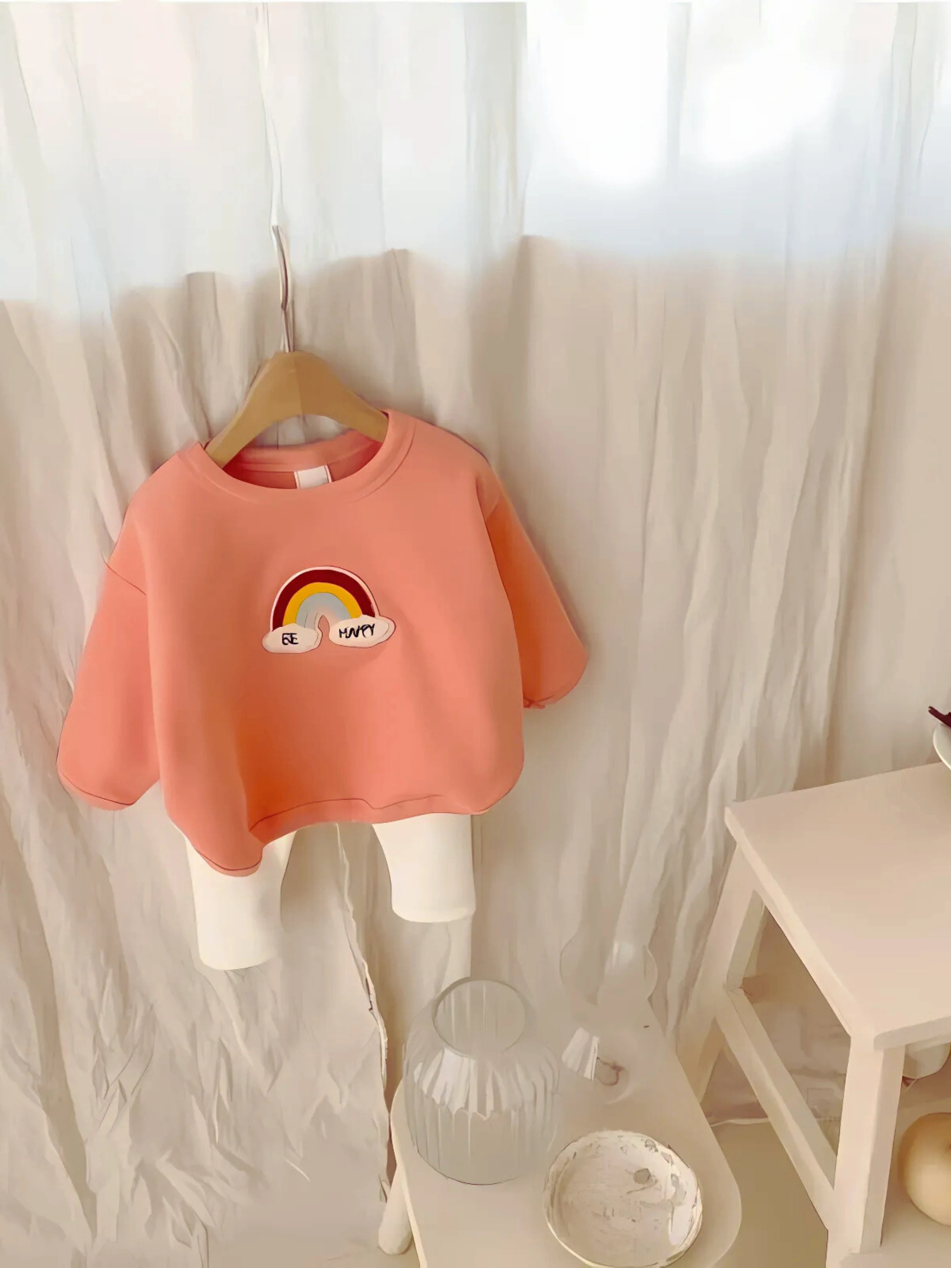 Bonne Humeur & Tenue Confort au Quotidien | L'Ensemble Sweat & Pantalon Motif Arc-en-Ciel "Be Happy"