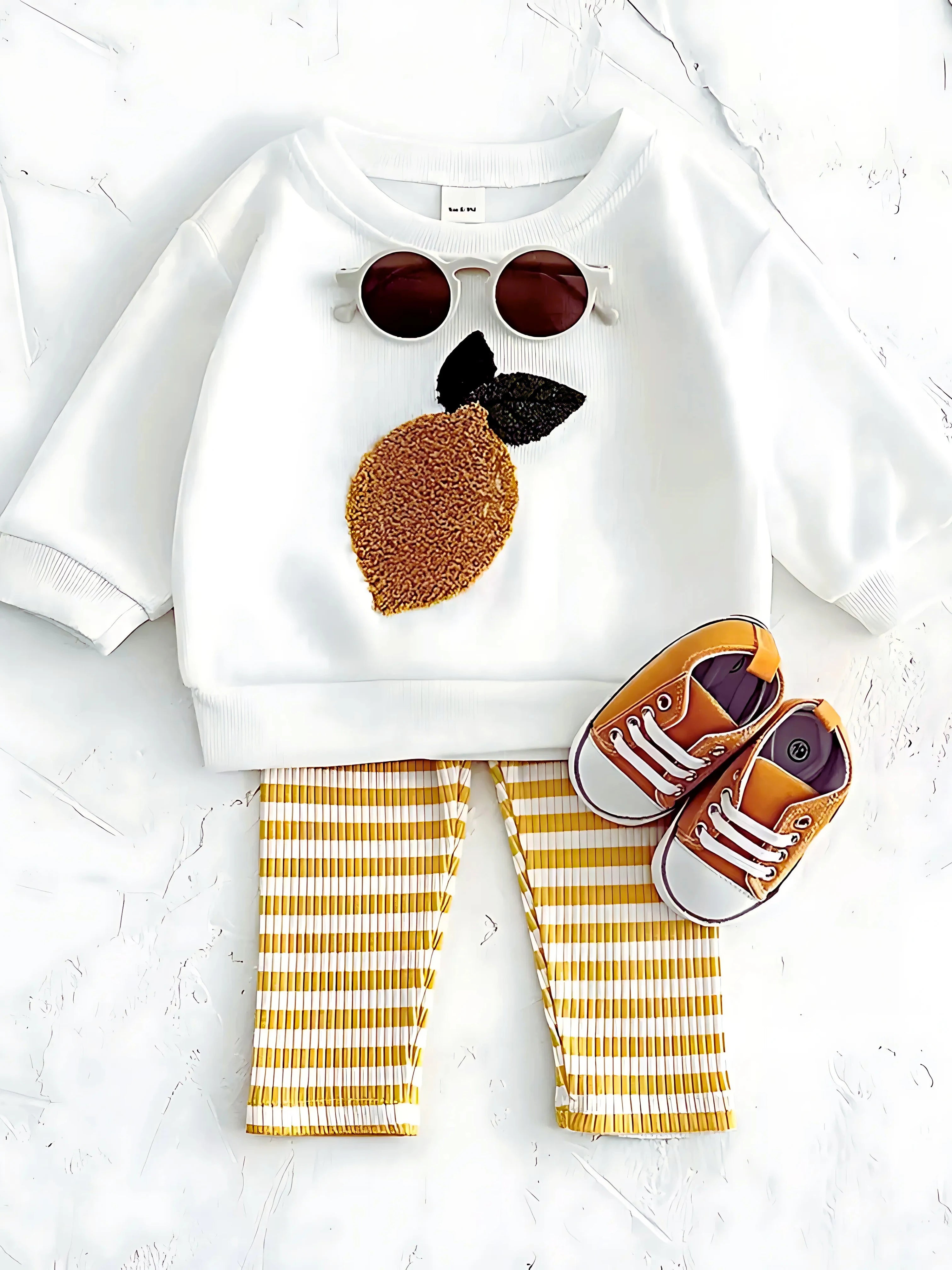 Style Vitaminé & Confort Mixte | L'Ensemble Sweat & Pantalon avec Broderie Fruits