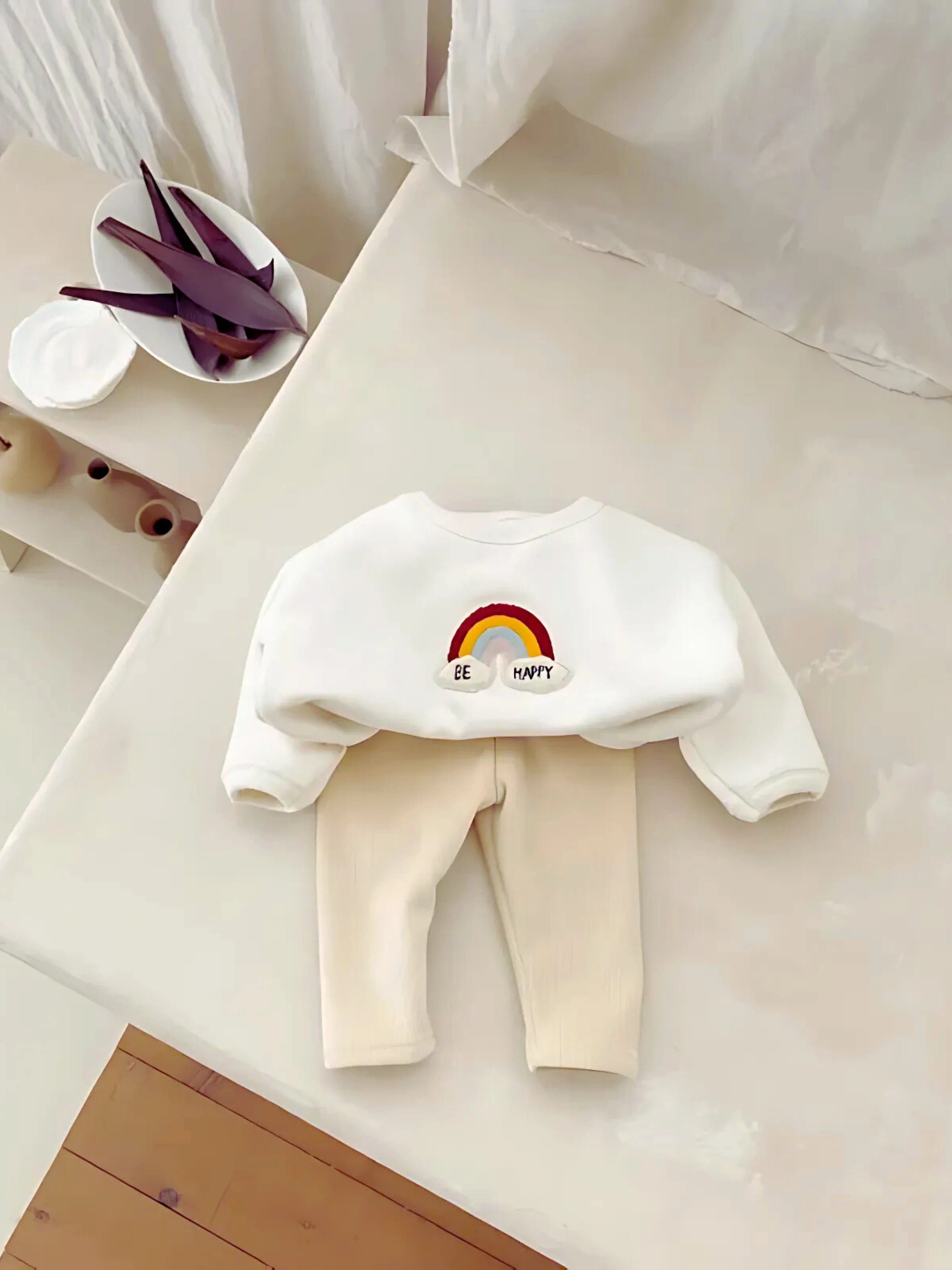 Bonne Humeur & Tenue Confort au Quotidien | L'Ensemble Sweat & Pantalon Motif Arc-en-Ciel "Be Happy"