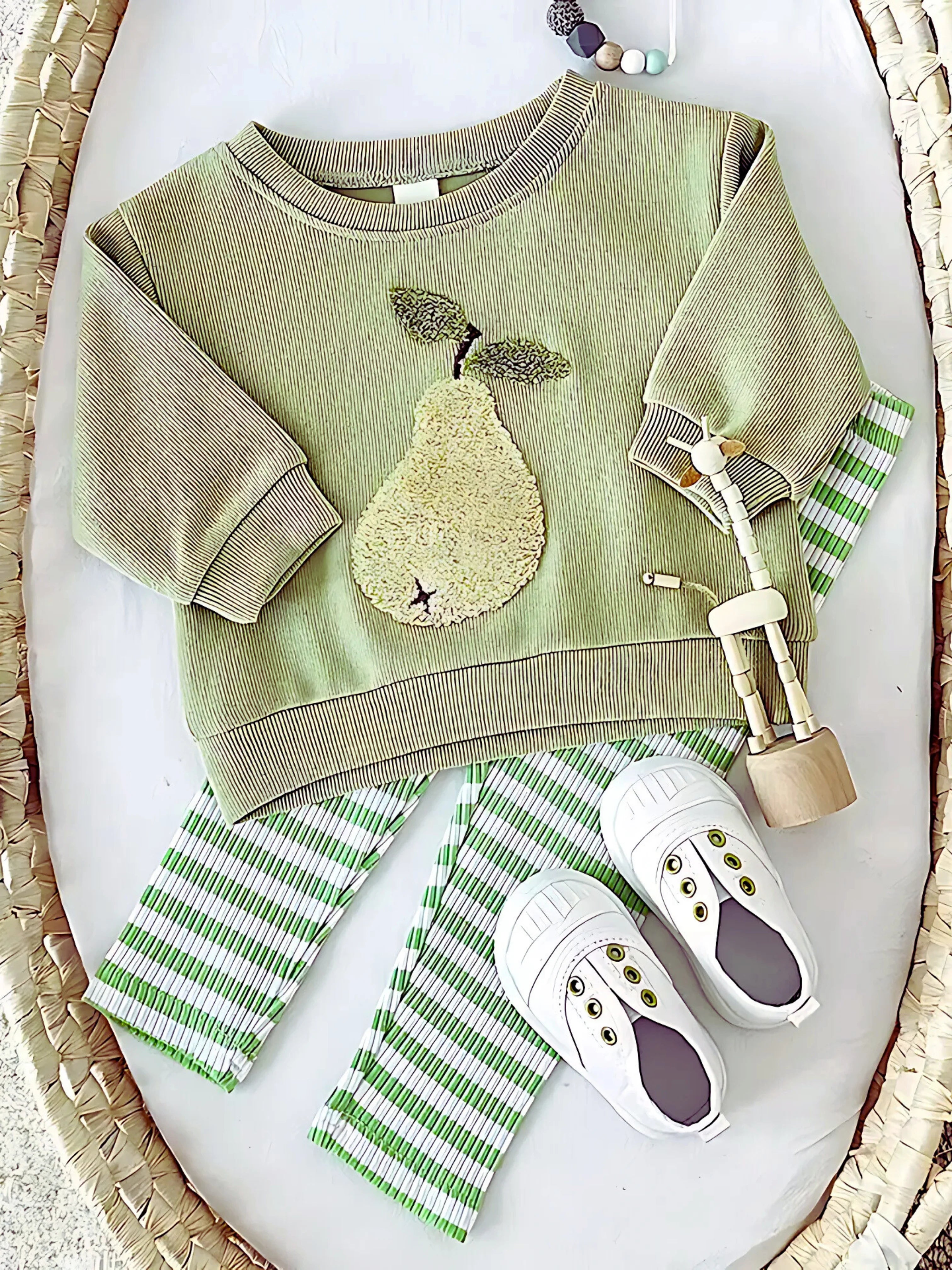 Style Vitaminé & Confort Mixte | L'Ensemble Sweat & Pantalon avec Broderie Fruits