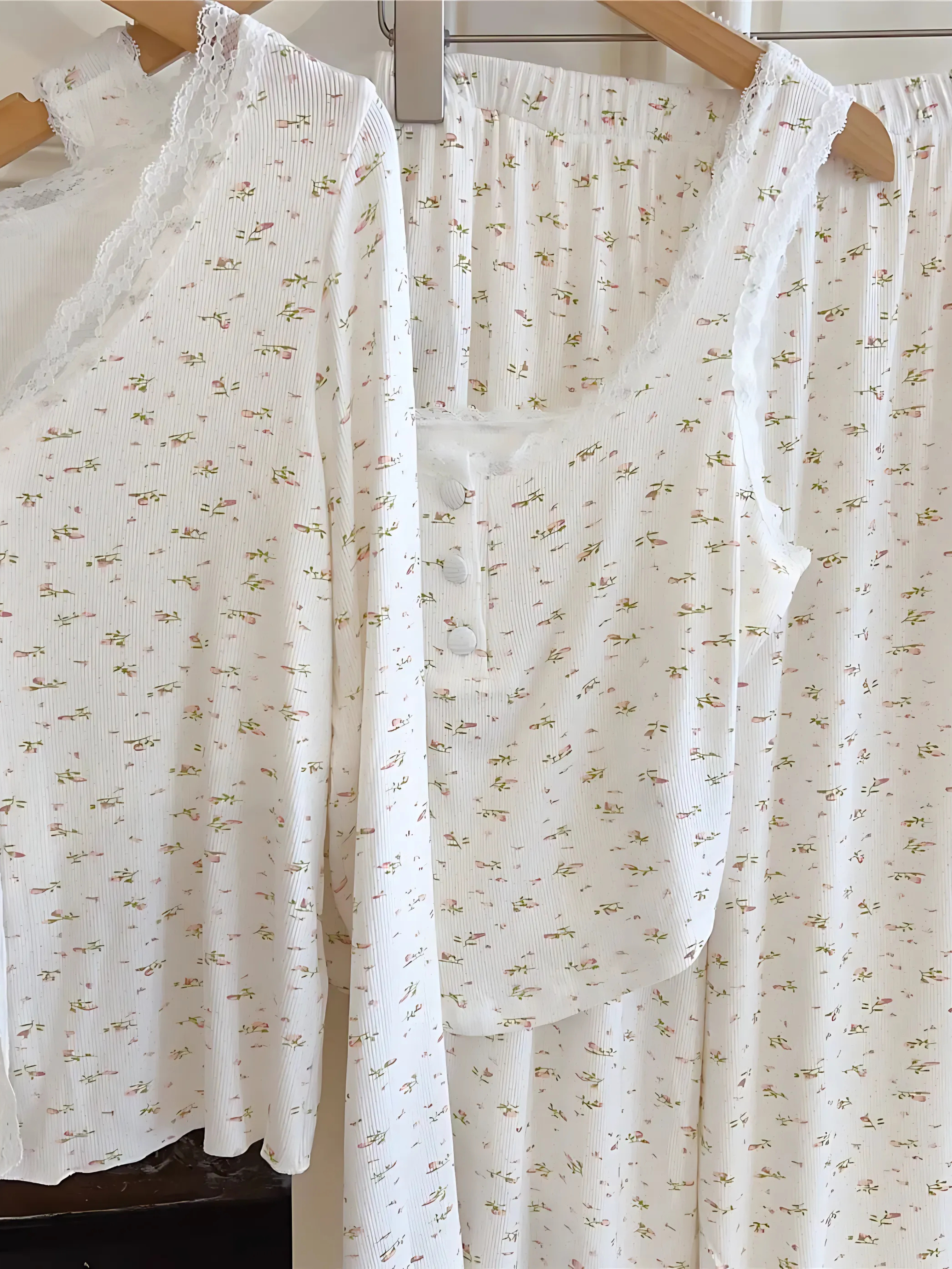 Style Fleuri & Confort Absolu | Le Pyjama Femme 3 Pièces en Coton Côtelé