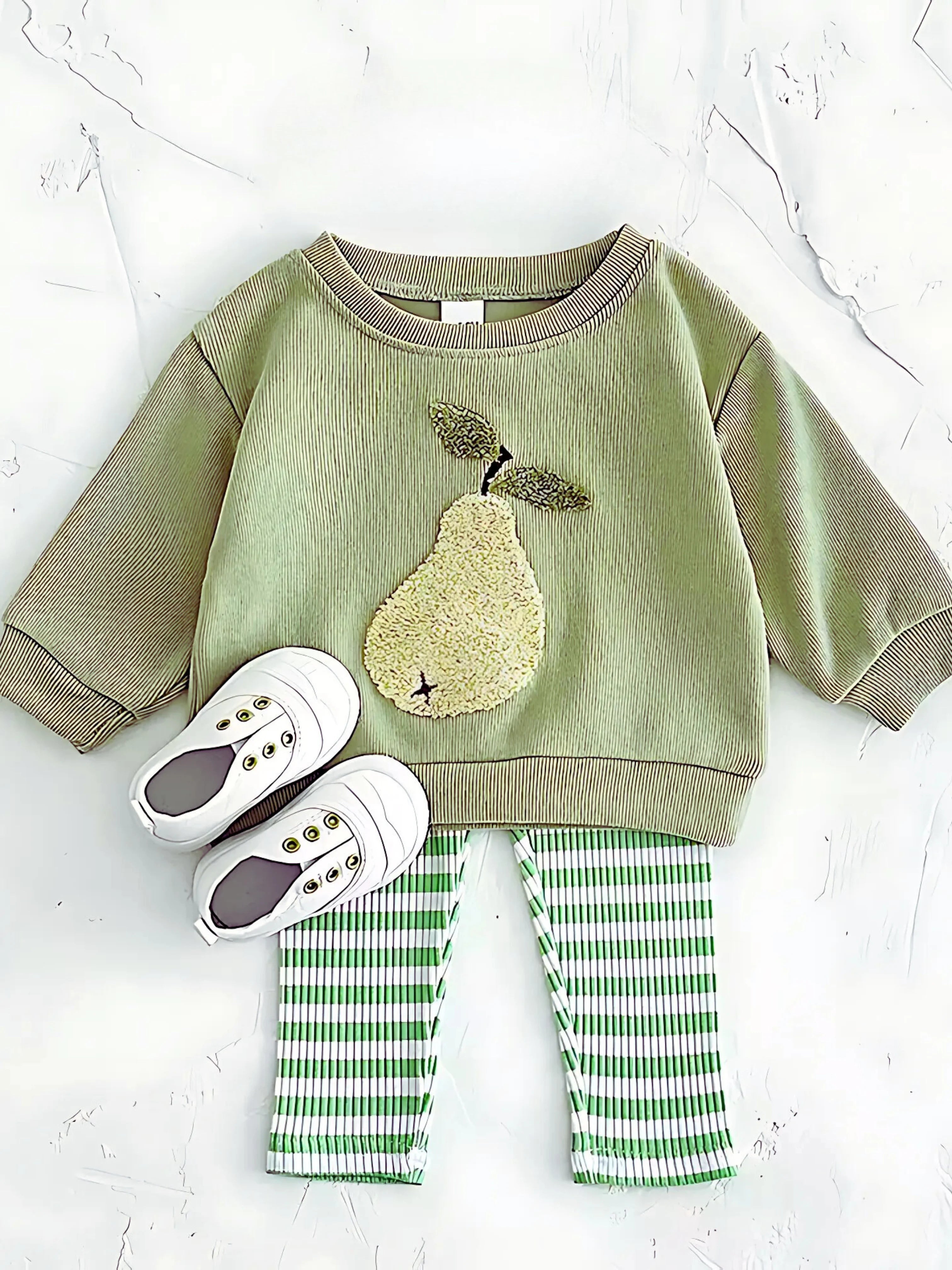Style Vitaminé & Confort Mixte | L'Ensemble Sweat & Pantalon avec Broderie Fruits