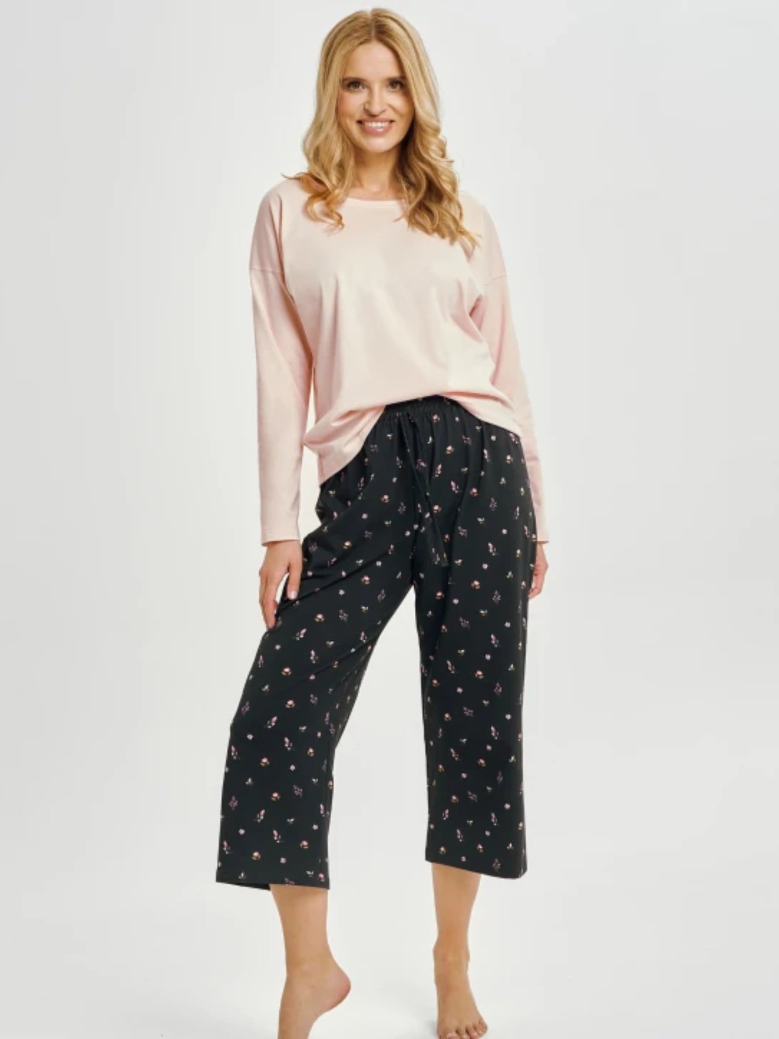 Pyjama femme deux pièces rose et noir fleuri en coton Oeko-Tex® | Style et confort au quotidien