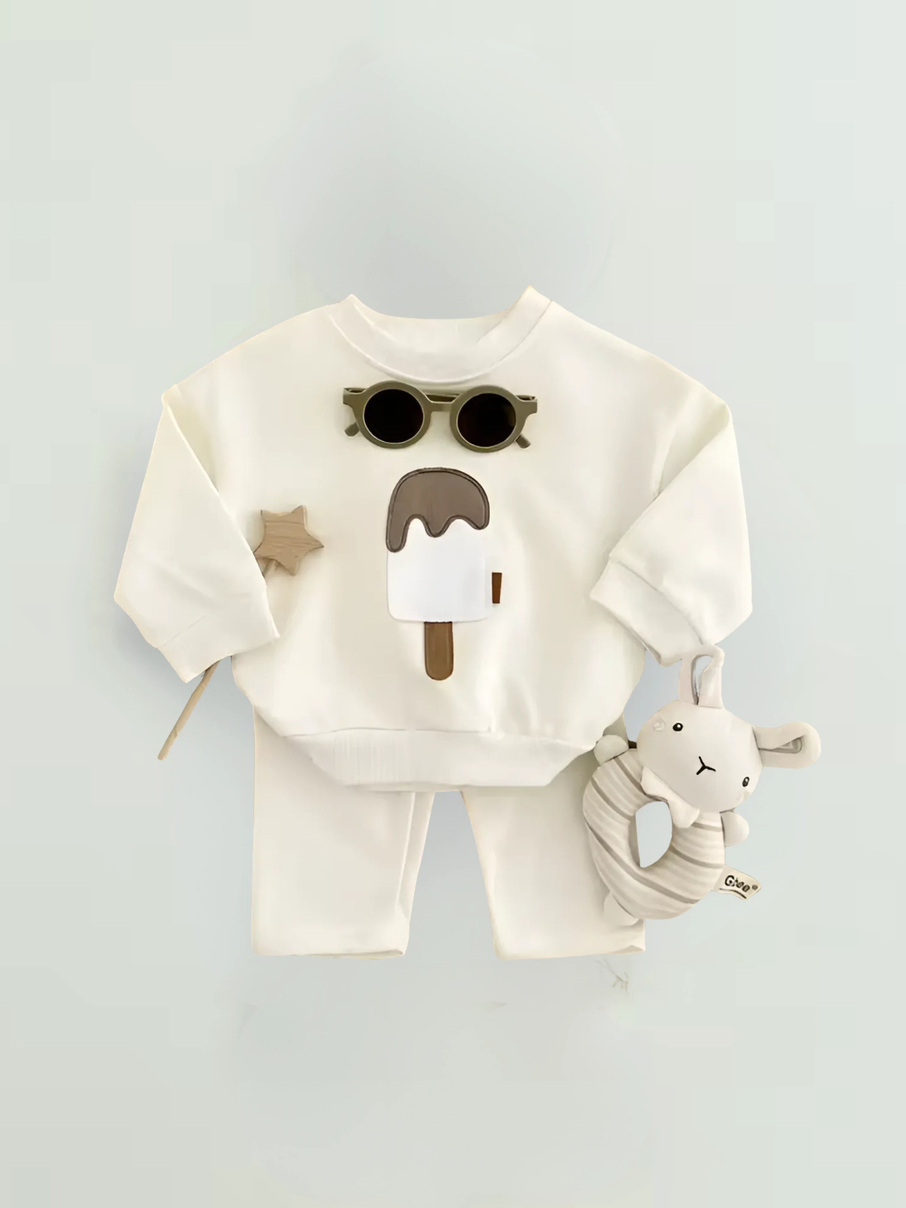 Détail Trop Chou & Confort du Quotidien | L'Ensemble Sweat & Pantalon avec Broderie Glace